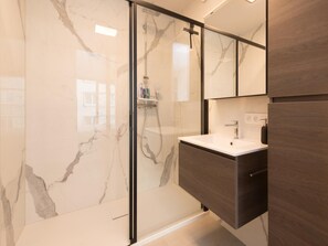 Apartment | Bathroom - Open View Apartment by the Beach (Ostend)