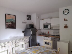 Fridge, microwave, coffee/tea maker, toaster