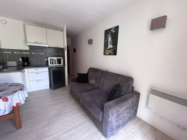TV - Cozy Studio 3/4 pers. with Parking in Cauterets (Cauterets)