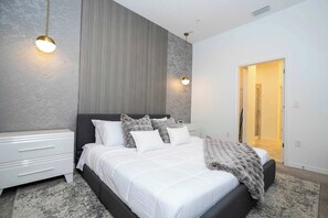 3 chambres, fer et planche à repasser, Wi-Fi, draps fournis