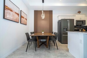 Dining - Themed Apartment Walk to Disney & Lake Access (3191 - 402) (Kissimmee)