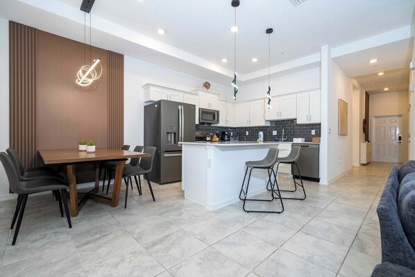 Fridge, microwave, oven, stovetop - Themed Apartment Walk to Disney & Lake Access (3191 - 402) (Kissimmee)