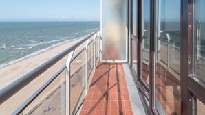 Apartment | Balcony - Apartment in Ostend With sea Views (Ostend)