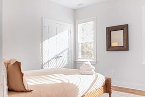 4 chambres, fer et planche à repasser, lit parapluie, Wi-Fi gratuit