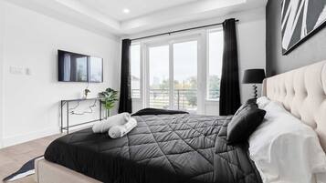 3 bedrooms, iron/ironing board, WiFi, bed sheets