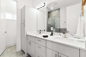 淋浴設備、風筒、提供毛巾