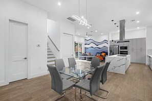 Interior - Spacious 3BD Family Home - Garage, Deck, Laundry (Houston)
