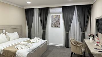 Deluxe Suite, Lanai, City View | 1 bedroom, Egyptian cotton sheets, premium bedding, down comforters