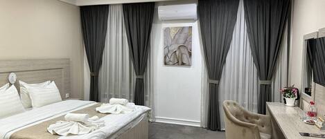 1 bedroom, Egyptian cotton sheets, premium bedding, down comforters