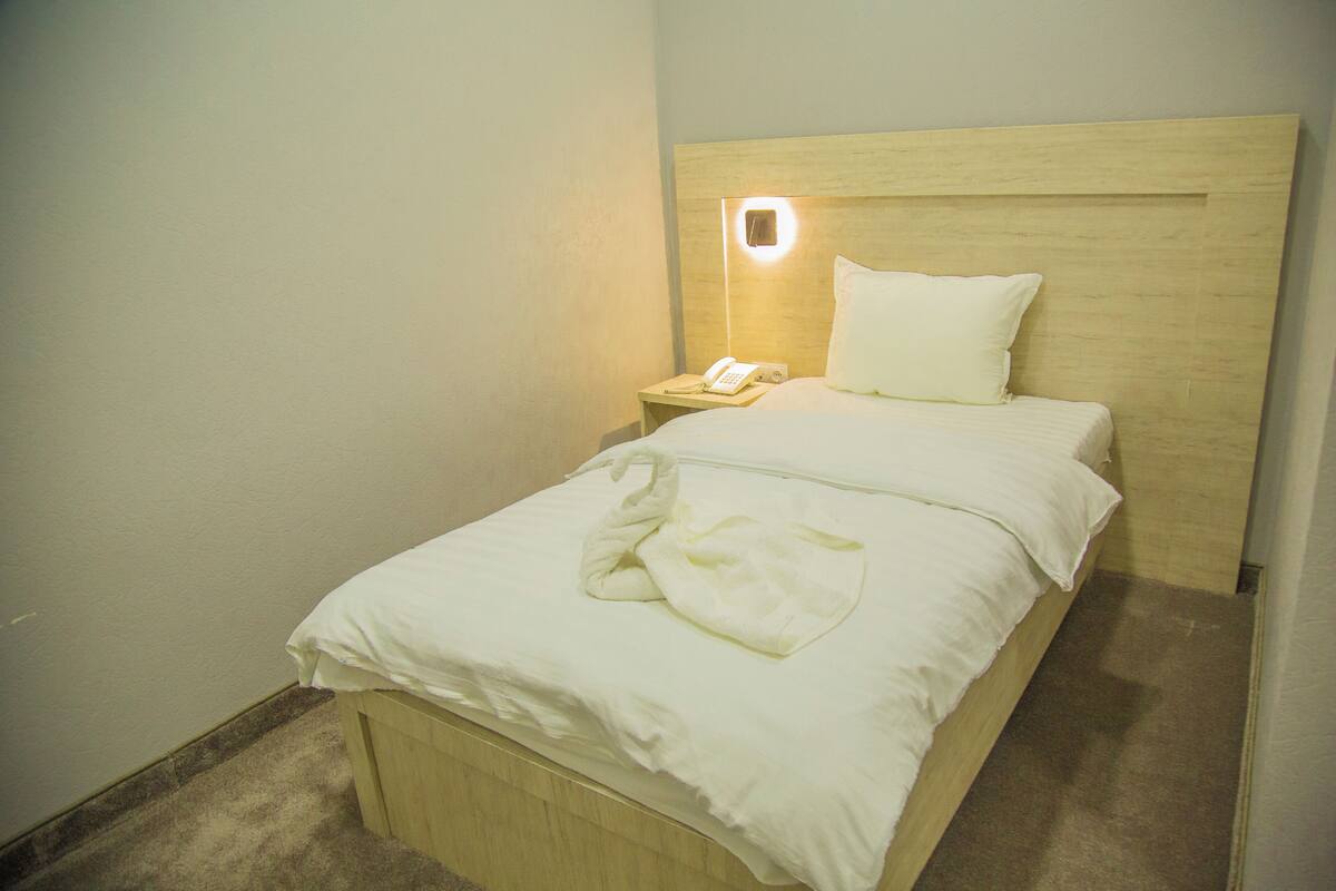 Deluxe Single Room | 1 bedroom, Egyptian cotton sheets, premium bedding, down duvets