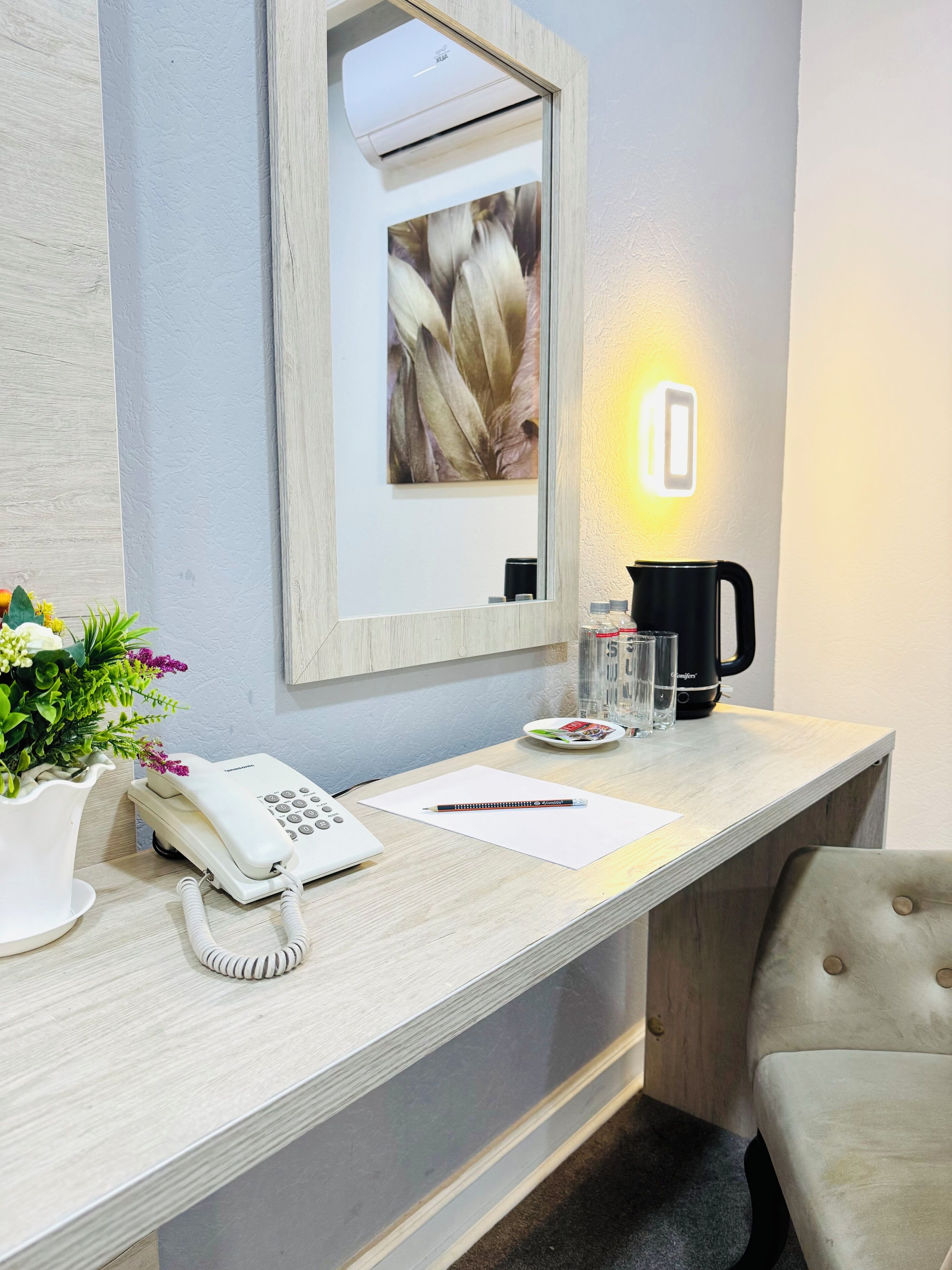 ห้องดีลักซ์สวีท, ระเบียง, วิวเมือง | ผ้าปูที่นอนฝ้ายอียิปต์, เครื่องนอนระดับพรีเมียม, ผ้านวมขนเป็ด