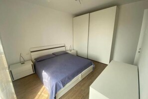 2 bedrooms, iron/ironing board, travel cot, free WiFi - At Giulia's house, bright and modern three-room apartment in Milan with all the comforts (Milano)
