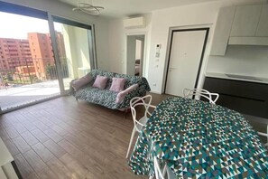 TV - At Julia's house (Milano)