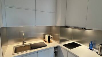 KylskÄp, mikrovÄgsugn, ugn och spishÀll