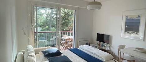 1 bedroom, travel crib, free WiFi, bed sheets