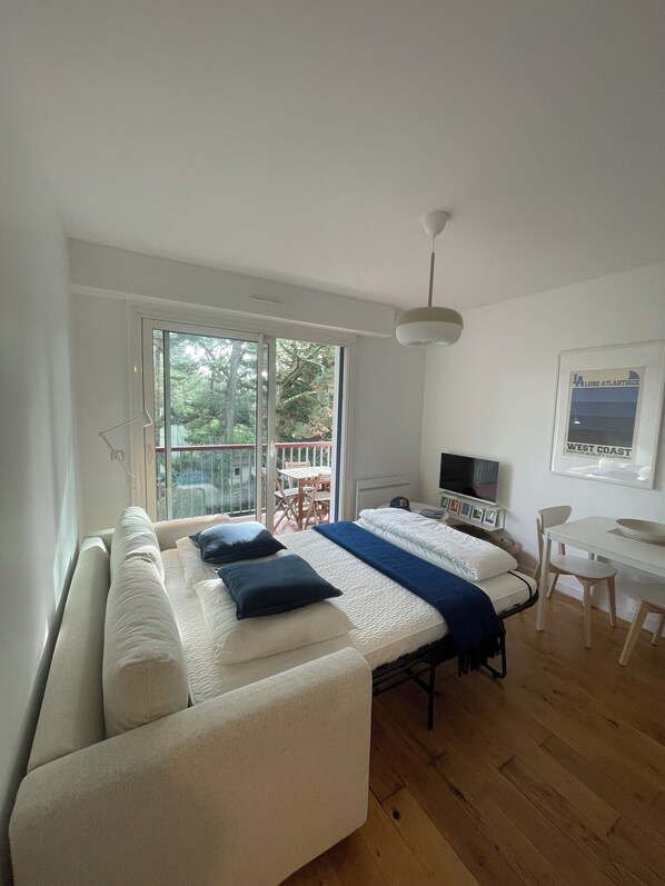 1 chambre, lit parapluie, Wi-Fi gratuit, draps fournis