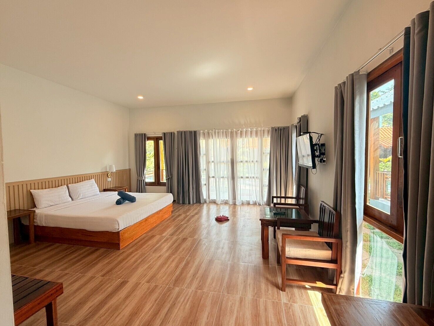 Design Double Room | Desk, laptop workspace, free WiFi, bed sheets