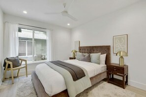 2 habitaciones, escritorio, tabla de planchar con plancha y wifi