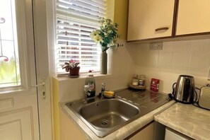 Fridge, microwave, stovetop, electric kettle