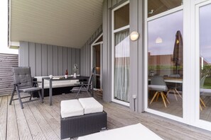 Balcony - Holiday Home by North Sea With Sauna (Wesselburenerkoog)