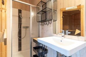 Bathroom - Holiday Home by North Sea With Sauna (Wesselburenerkoog)