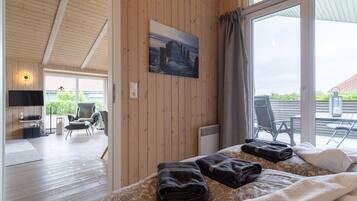 3 bedrooms, individually furnished, iron/ironing board