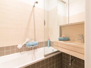 Bathroom - Apartment With Harbour Chanel View (Ostend)