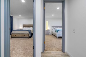 3 bedrooms, desk, WiFi, bed sheets - Scottsdale Oasis! Family Retreat with Pool! (Scottsdale)
