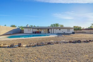 Exterior - Scottsdale Oasis! Family Retreat with Pool! (Scottsdale)