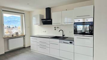 Appart'hÎtel Deluxe, vue montagne | Cuisine privée | Bouilloire électrique, grille-pain, chaise haute