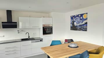 Deluxe Condo, Mountain View | In-room dining