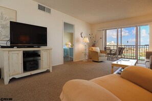 TV - BEACH THERAPY! FUN IN THE SAND! FAMILY ISLAND VACATION ON A BUDGET! (Fort Myers Beach)