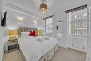 2 bedrooms, iron/ironing board, WiFi, bed sheets - Superior Apartment next to Park Lane (Greater London)