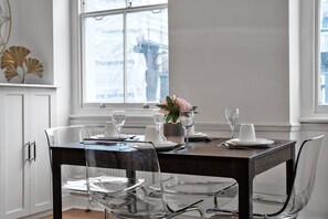 Dining - Superior Apartment next to Park Lane (Greater London)