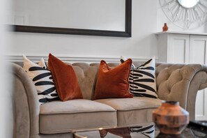 TV, offices - Superior Apartment next to Park Lane (Greater London)