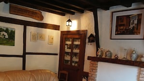 House, 2 Bedrooms, Garden View | Living room | Books - Gite Les Chavautes Rustic Style (Hamois)