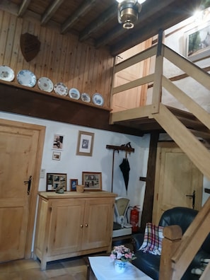 House, 2 Bedrooms, Garden View | Living room | Books - Gite Les Chavautes Rustic Style (Hamois)