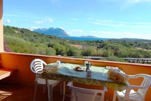 Apartment | Balcony - Apartment in Porto Istana Near the Beach (Olbia)