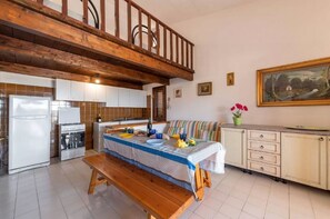 Apartment | Dining - Apartment in Porto Istana Near the Beach (Olbia)