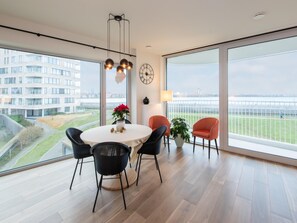 Apartment | Dining