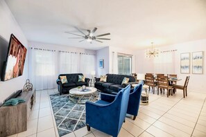 TV, video games, offices - Spacious retreat w/ pool & hot tub (Kissimmee)