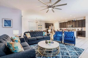 TV, video games, offices - Spacious retreat w/ pool & hot tub (Kissimmee)