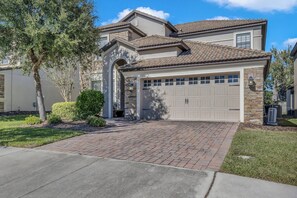 Exterior - Bright villa w/ pool & game room (Davenport)