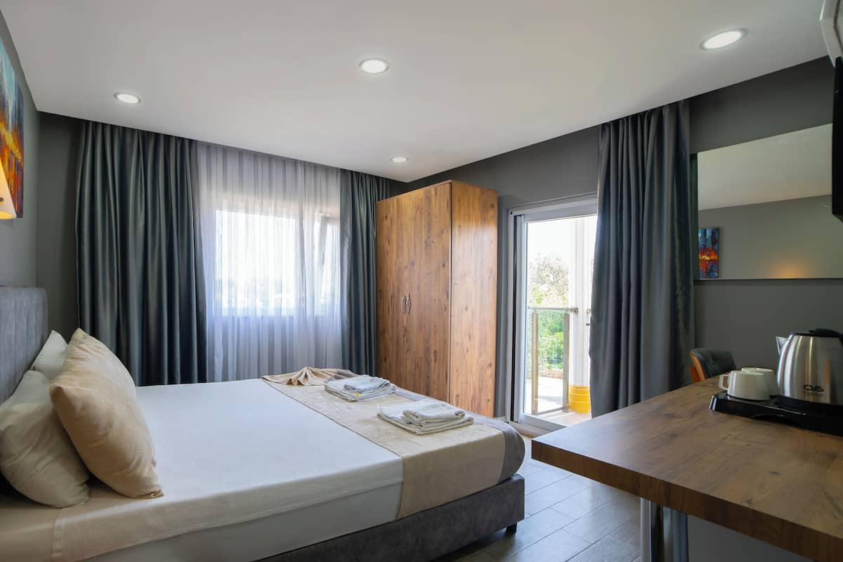 Deluxe Room, 1 Katil Kelamin (Double), Balcony, Sea View | Dilengkapkan perabot secara berasingan, Wi-fi percuma