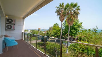 Deluxe Room, 1 Double Bed, Balcony, Sea View | Balcony