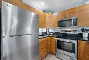 Coffee/tea maker, fridge, microwave, oven