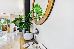 Interior - Coral Luxe Retreat | Stylish Cairns Apartment (Westcourt)