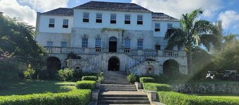 Oceanview Studio Apt w/ Pool, Bar & Beach Access