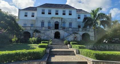 Oceanview Studio Apt w/ Pool, Bar & Beach Access