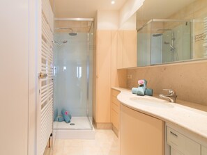 House | Bathroom